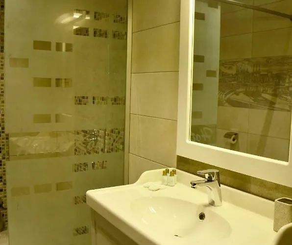 Hotel Konak Otel Momchilgrad